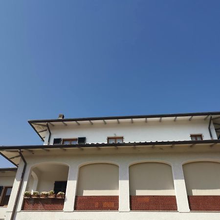 Villa Flora Affittacamere Luni Zewnętrze zdjęcie
