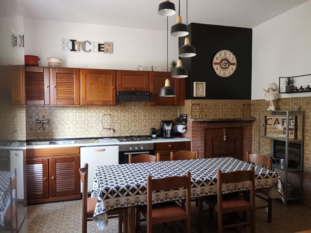 Villa Flora Affittacamere Luni Zewnętrze zdjęcie