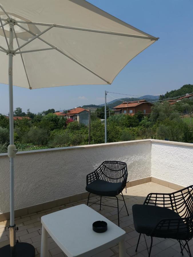 Villa Flora Affittacamere Luni Zewnętrze zdjęcie
