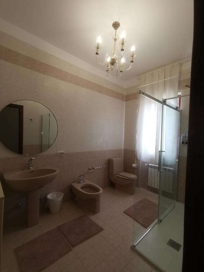 Villa Flora Affittacamere Luni Zewnętrze zdjęcie