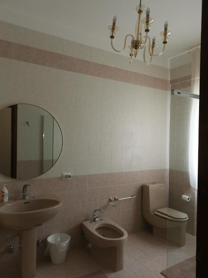 Villa Flora Affittacamere Luni Zewnętrze zdjęcie