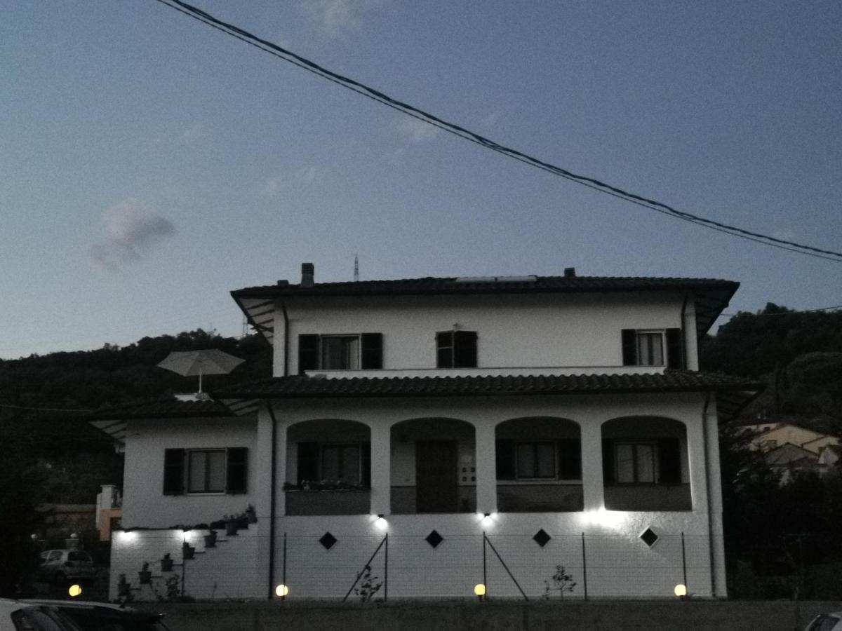 Villa Flora Affittacamere Luni Zewnętrze zdjęcie