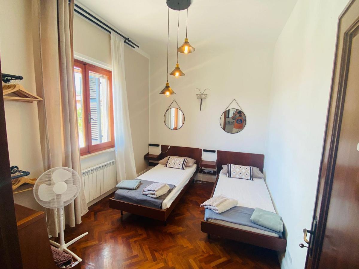 Villa Flora Affittacamere Luni Zewnętrze zdjęcie