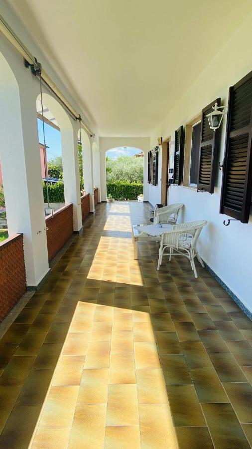 Villa Flora Affittacamere Luni Zewnętrze zdjęcie