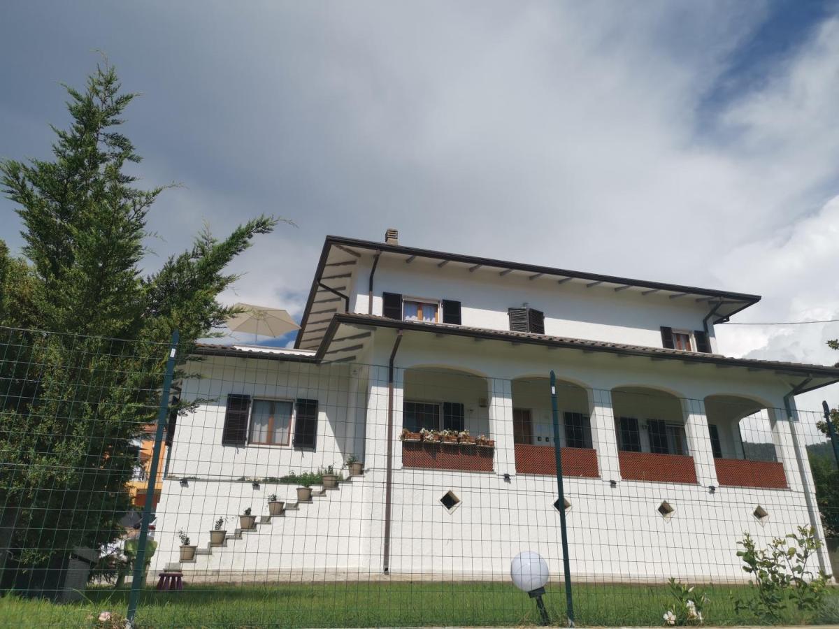 Villa Flora Affittacamere Luni Zewnętrze zdjęcie