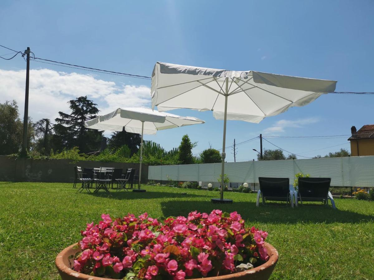 Villa Flora Affittacamere Luni Zewnętrze zdjęcie