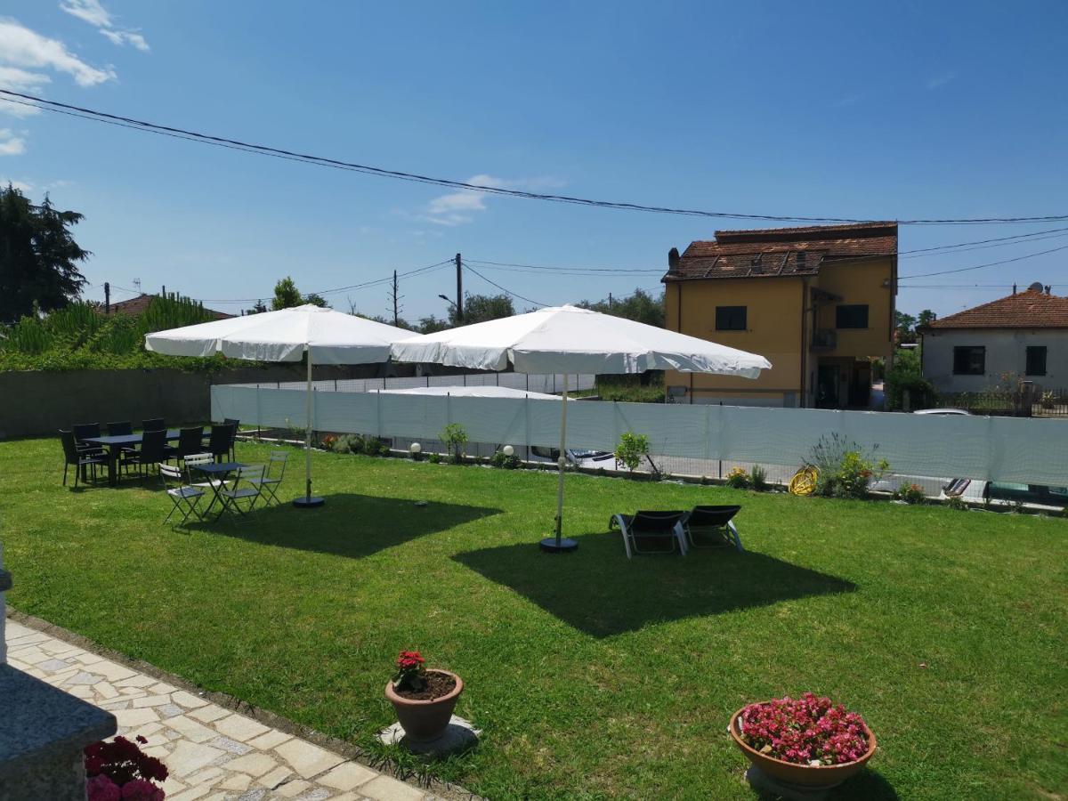 Villa Flora Affittacamere Luni Zewnętrze zdjęcie