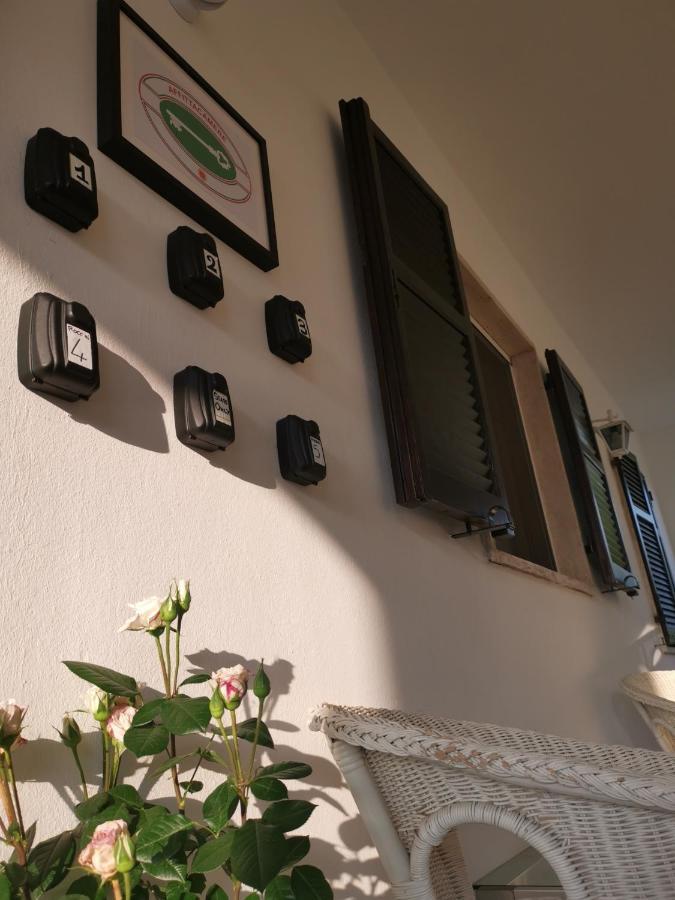 Villa Flora Affittacamere Luni Zewnętrze zdjęcie